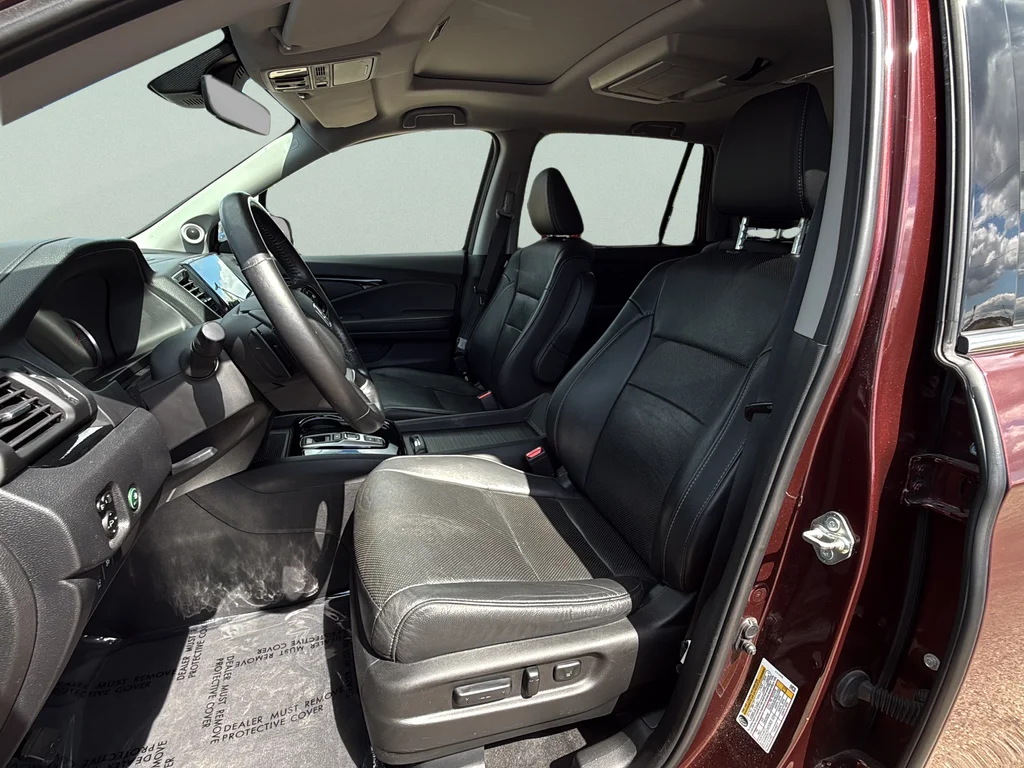 Used 2019 Red Honda Touring image 27