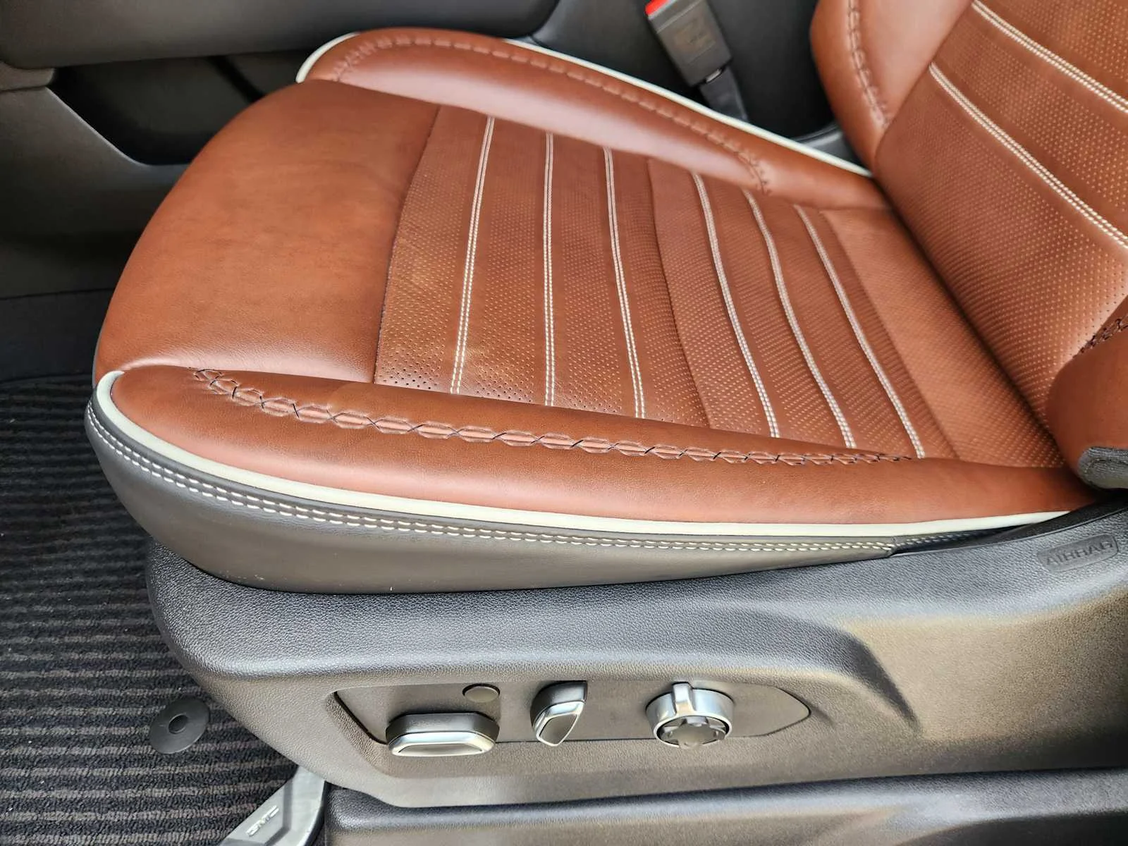 Used 2025 Sterling Metallic GMC Denali Ultimate image 21