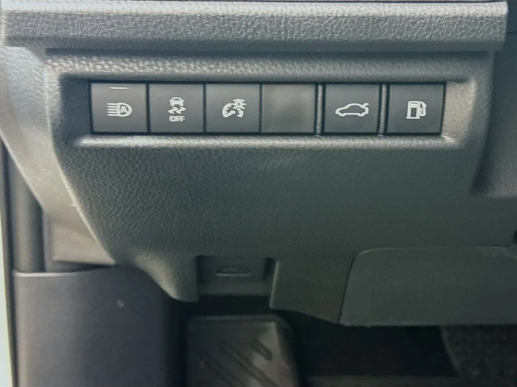 2026 Toyota Camry LE - Photo 9