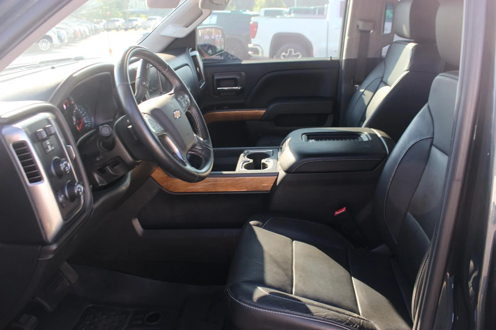 Used 2018 GRAPHITE METALLIC Chevrolet LTZ image 16