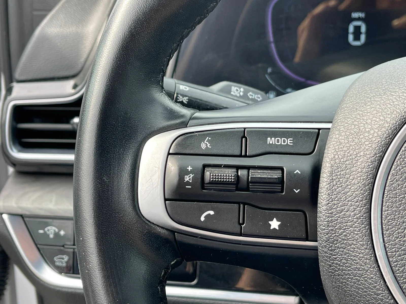 Used 2023 White Kia X-Line image 28