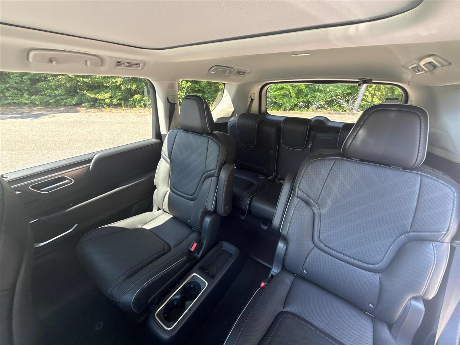 New 2026 RADIANT WHITE INFINITI Luxe 4WD image 13