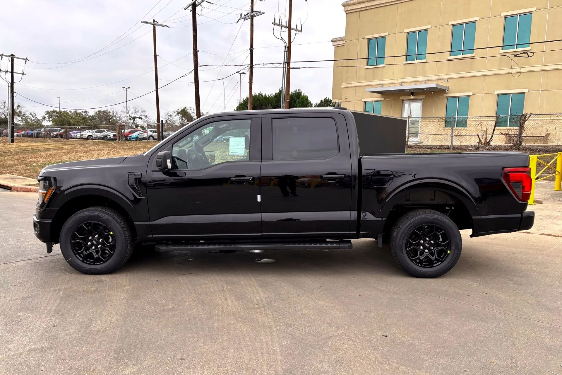 New 2026 Agate Black Metallic Ford XLT image 4