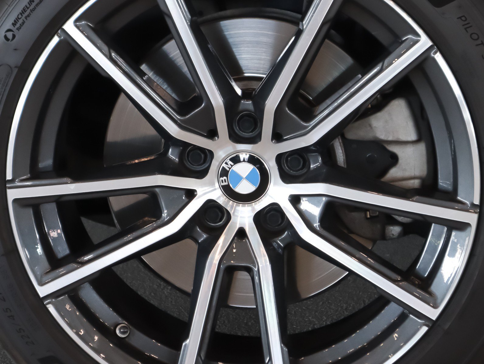 Used 2019 Alpine White BMW 330i image 5