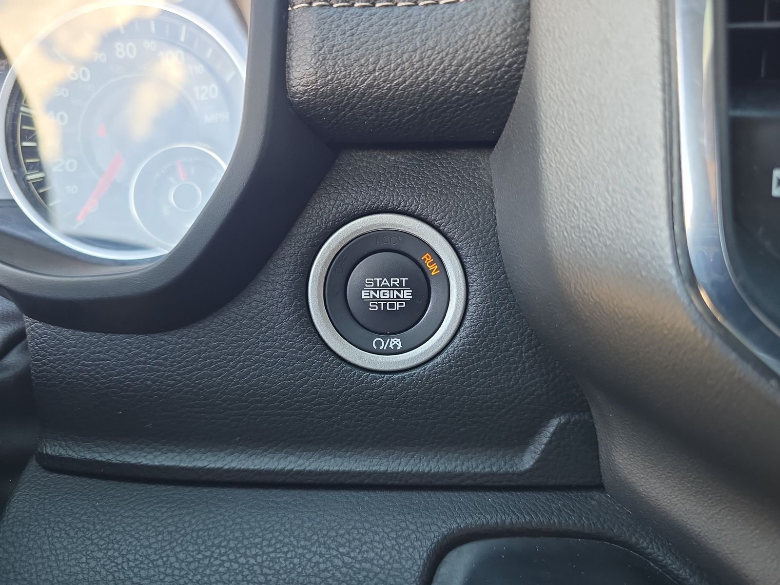 2024 RAM Ram 1500 Pickup Laramie - Photo 25