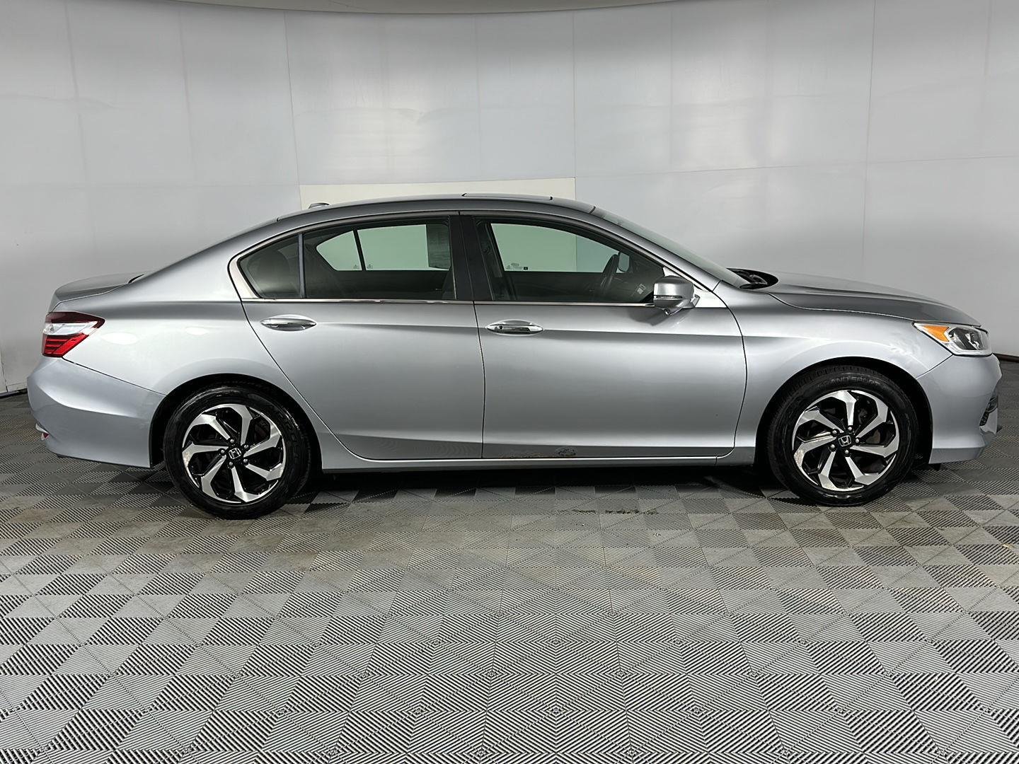 Used 2017 Lunar Silver Metallic Honda EX image 25