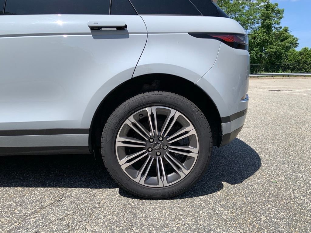 Used 2024 Gray Land Rover S image 10