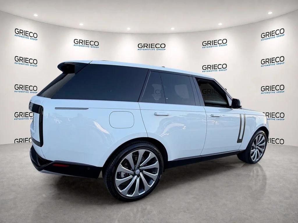 Used 2025 Ostuni Pearl White Land Rover SE image 6