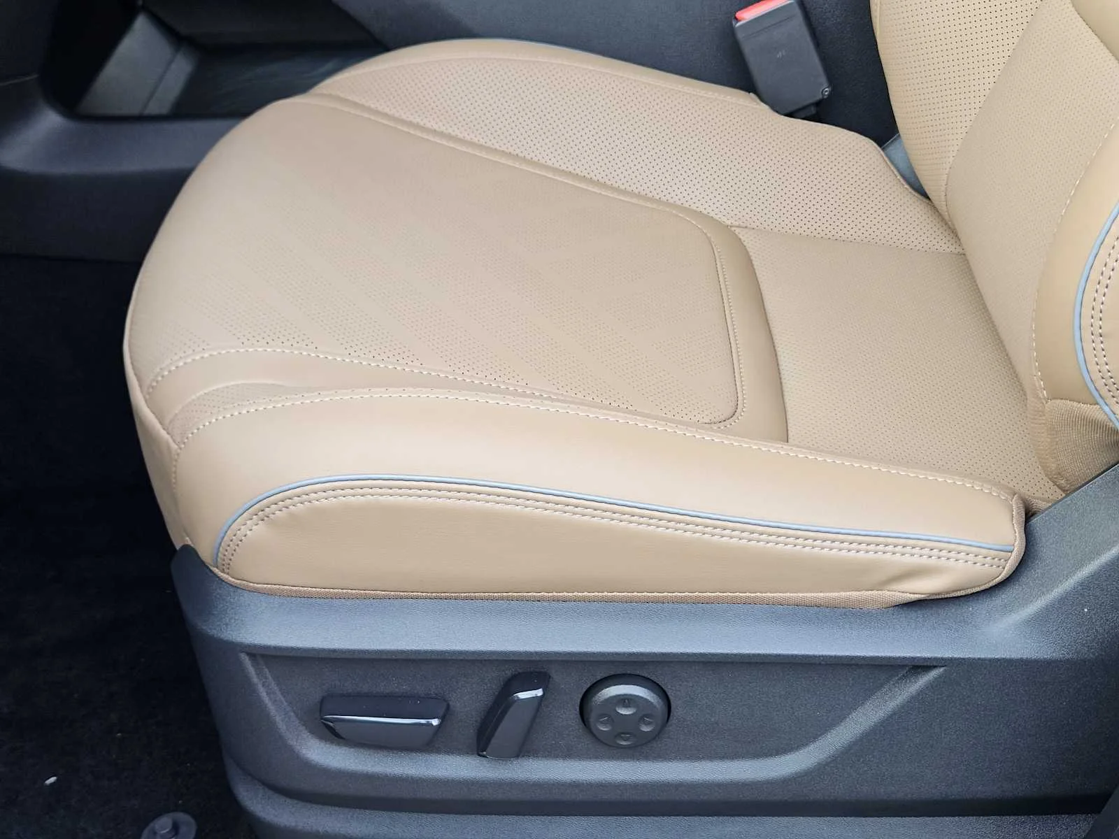 New 2027 DYNAMIC METAL INFINITI Luxe 4WD image 18