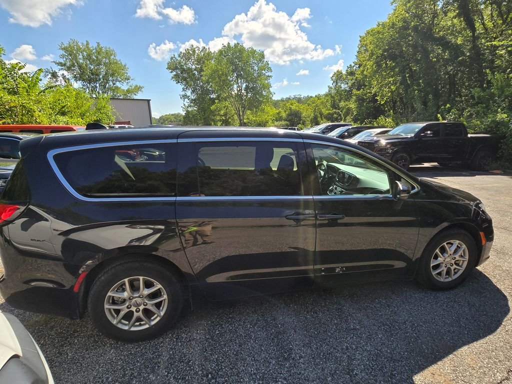 Used 2023 Black Chrysler Touring L image 8