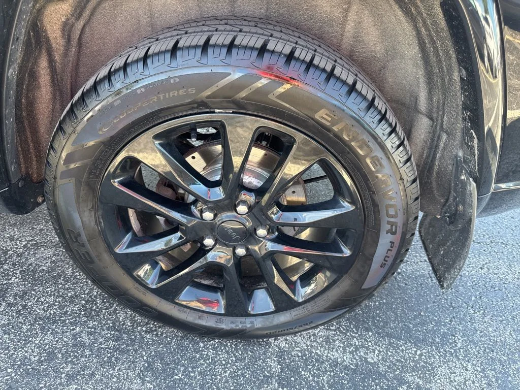 Certified Used 2019 Diamond Black Jeep Altitude image 46