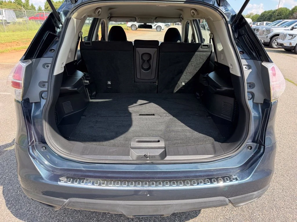 Used 2014 Blue Nissan S image 25
