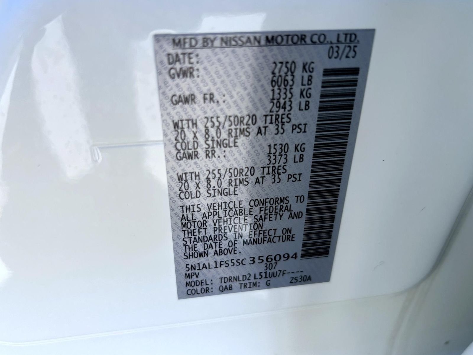 Used 2025 White INFINITI LUXE image 27