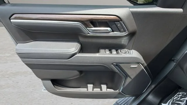 Used 2026 Sterling Gray Metallic Chevrolet LT Trail Boss image 17
