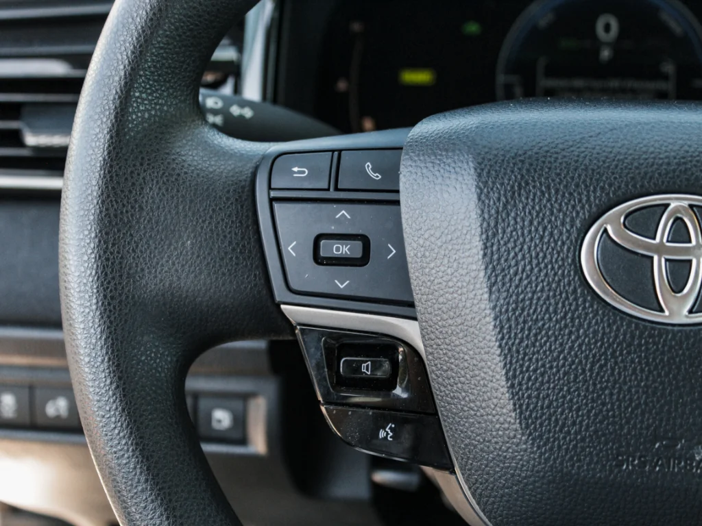 Used 2025 Wind Chill Pearl Toyota XSE image 12
