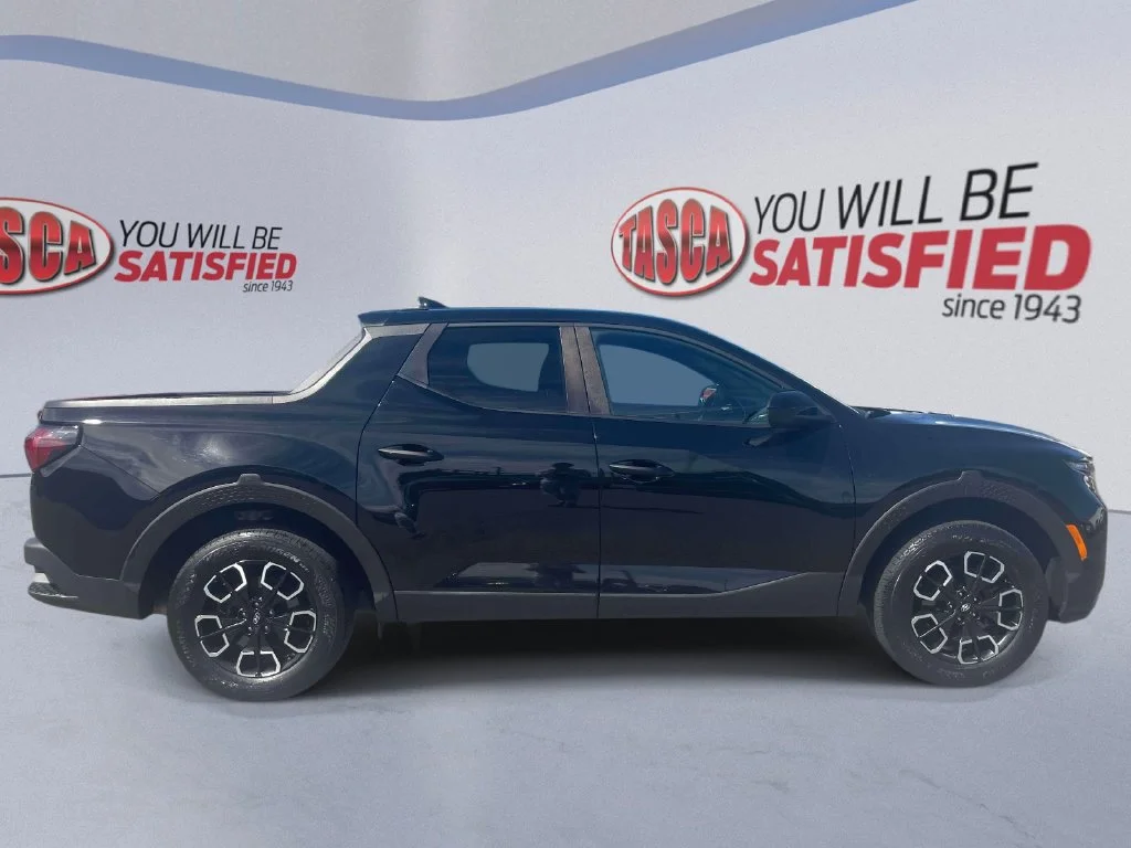 Certified Used 2023 Black Hyundai SE image 5