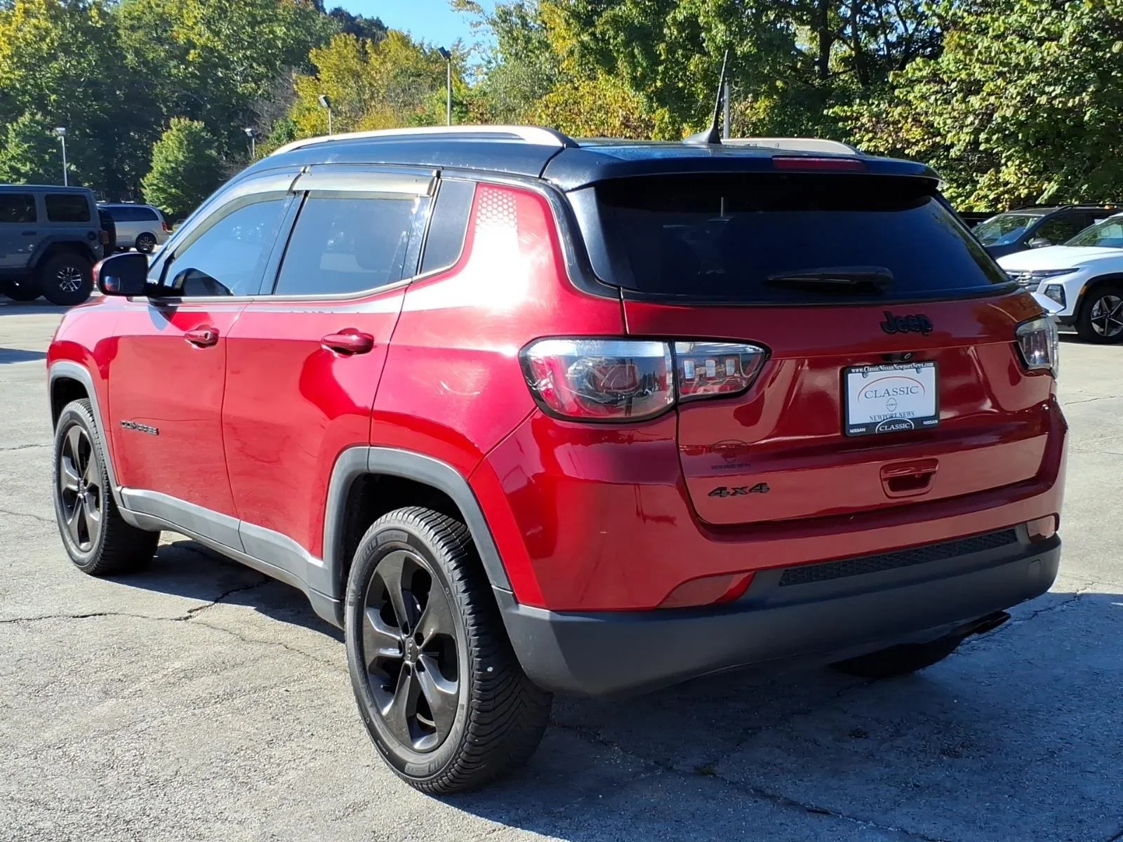 Used 2018 Redline Pearlcoat Jeep Altitude image 9