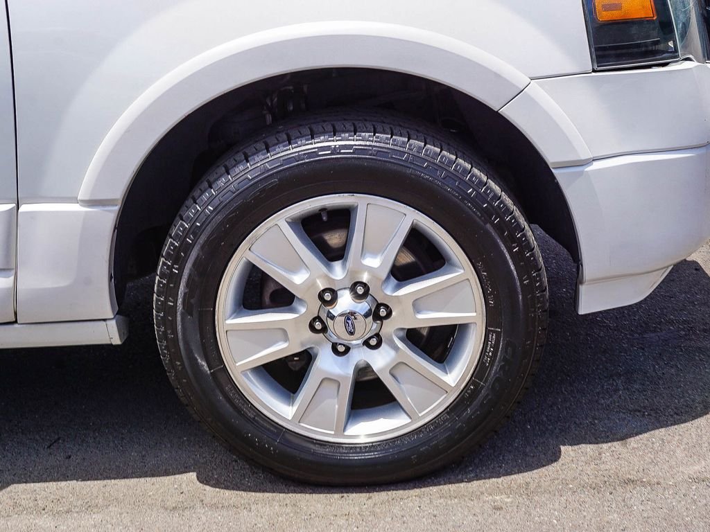 Used 2013 White Ford Limited image 9