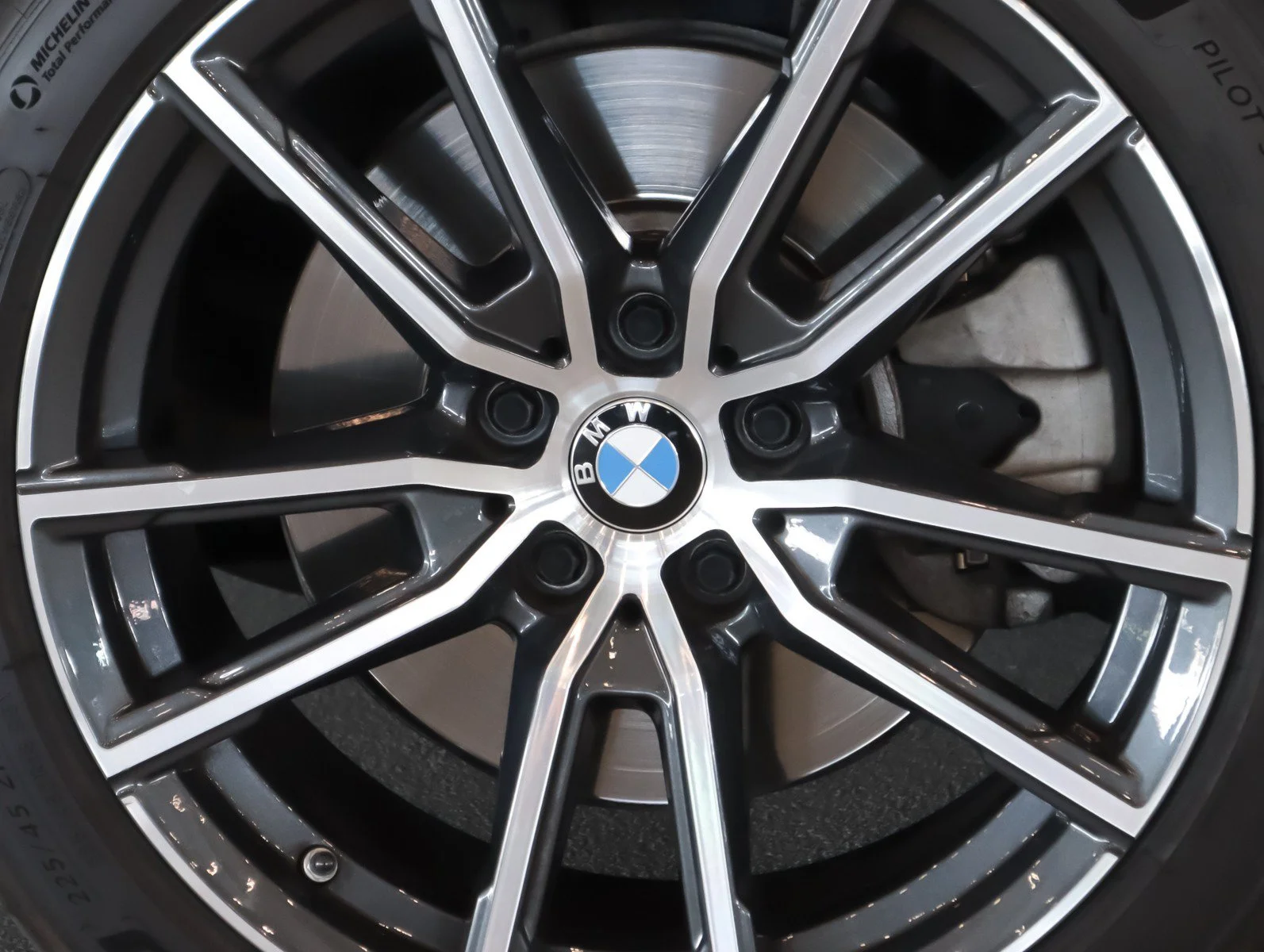 Used 2019 Alpine White BMW 330i image 5