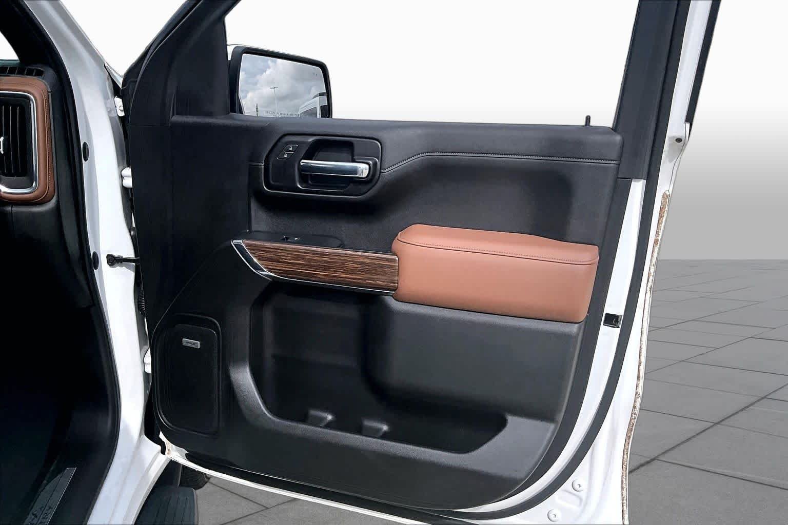 Used 2020 Iridescent Pearl Tricoat Chevrolet High Country image 25