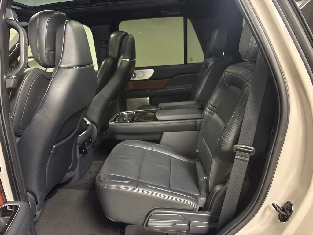 Used 2022 White Lincoln Reserve image 35