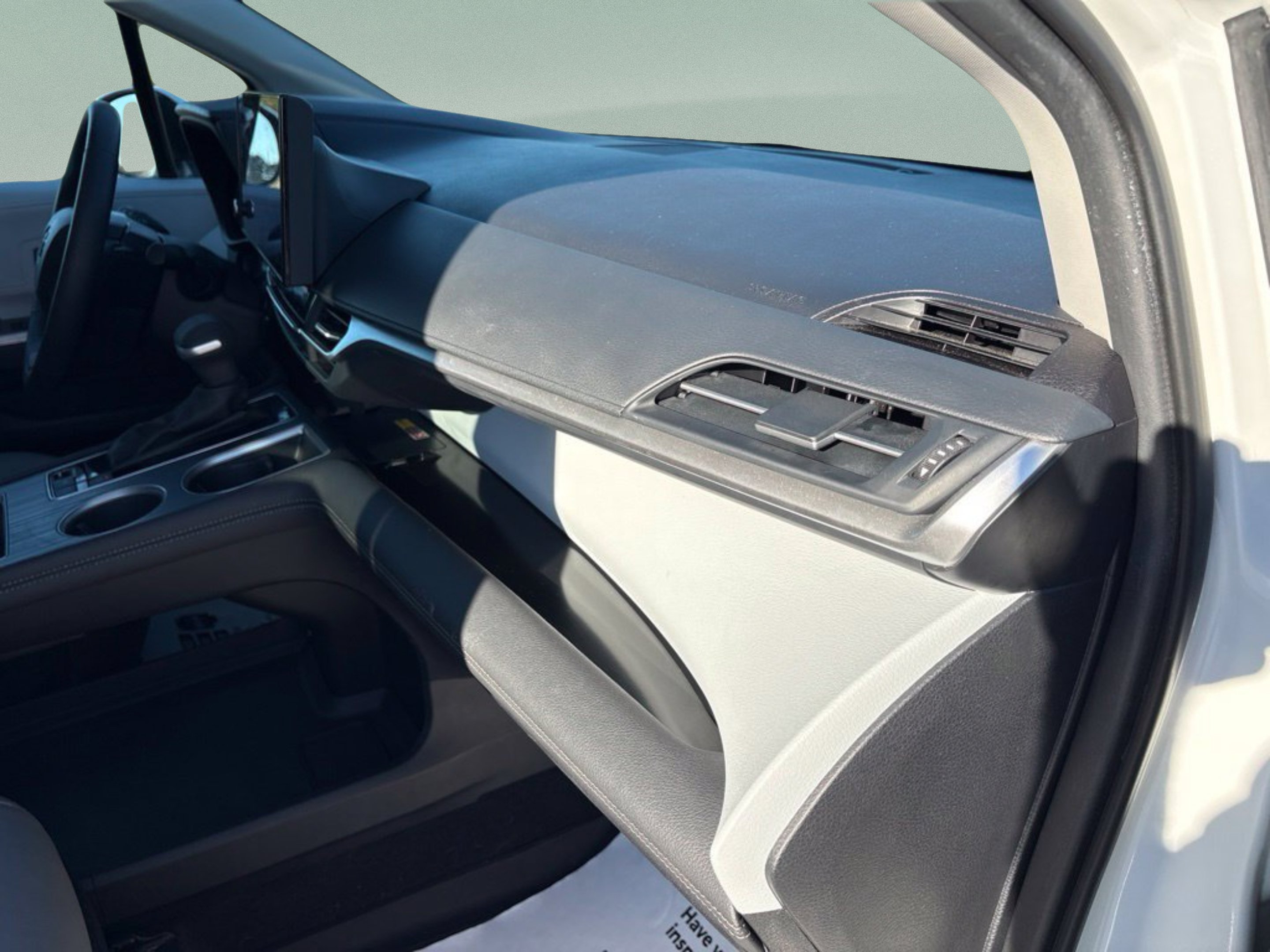 Used 2025 Pearl Toyota XLE image 27
