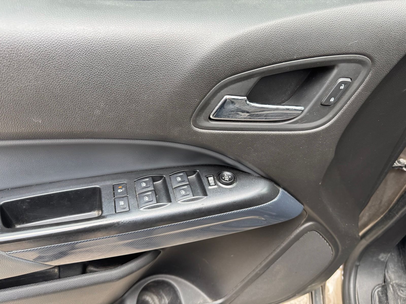 Used 2016 Brownstone Metallic Chevrolet Z71 image 6