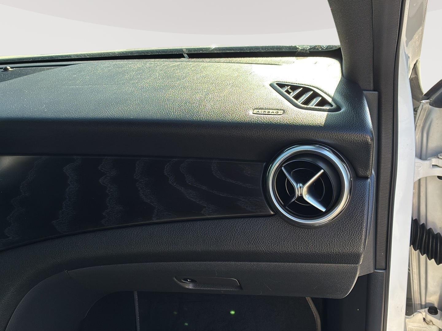 Used 2019 Polar White Mercedes-Benz GLA 250 image 11