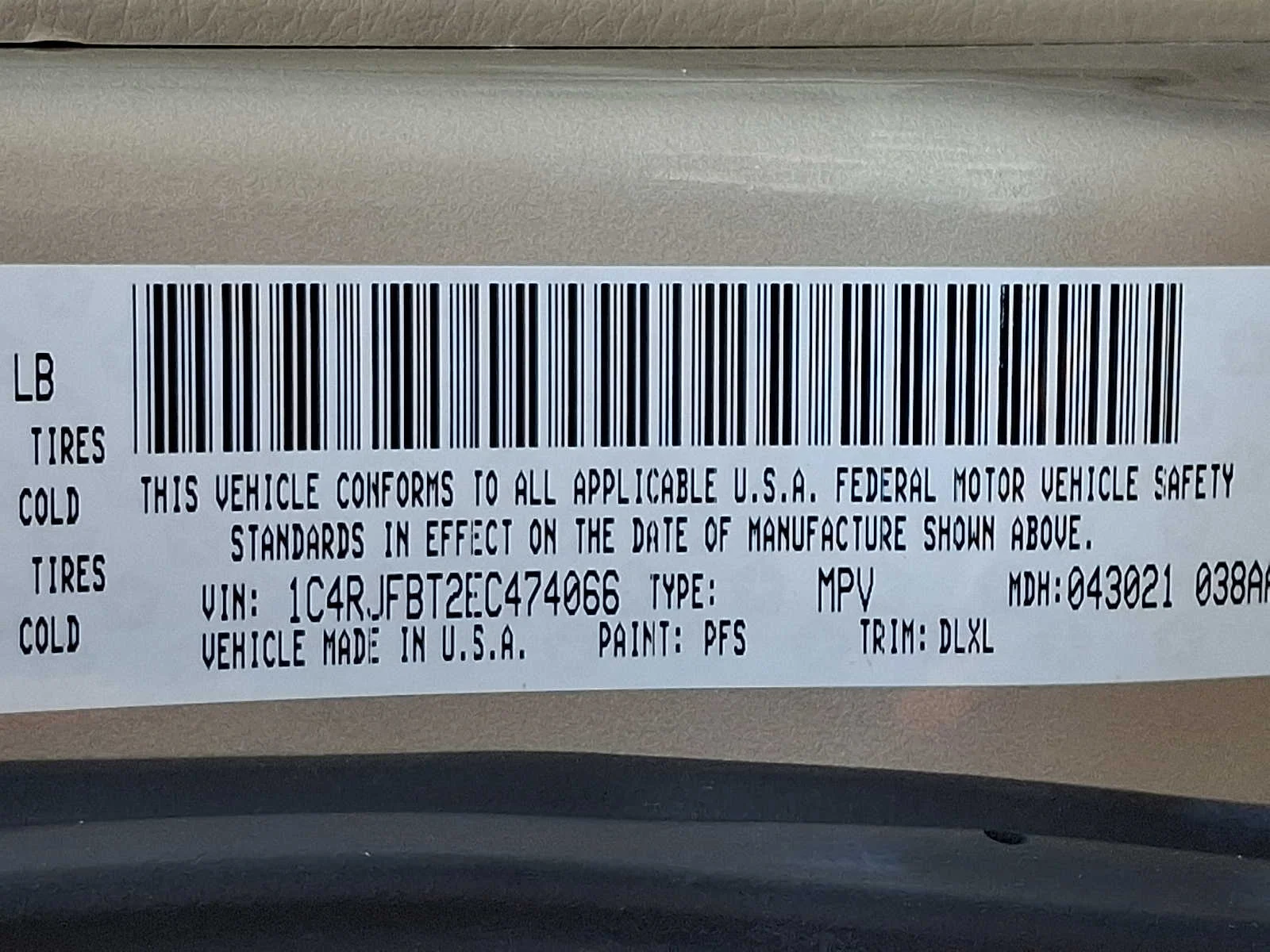 Used 2014 Cashmere Pearlcoat Jeep Limited image 27