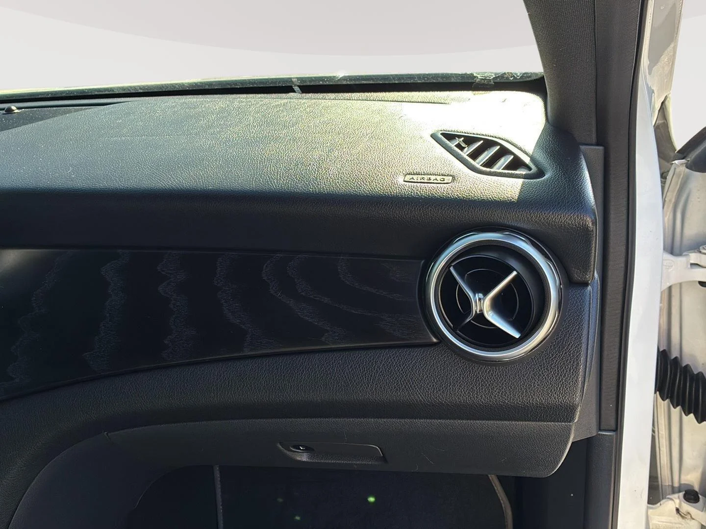 Used 2019 Polar White Mercedes-Benz GLA 250 image 11