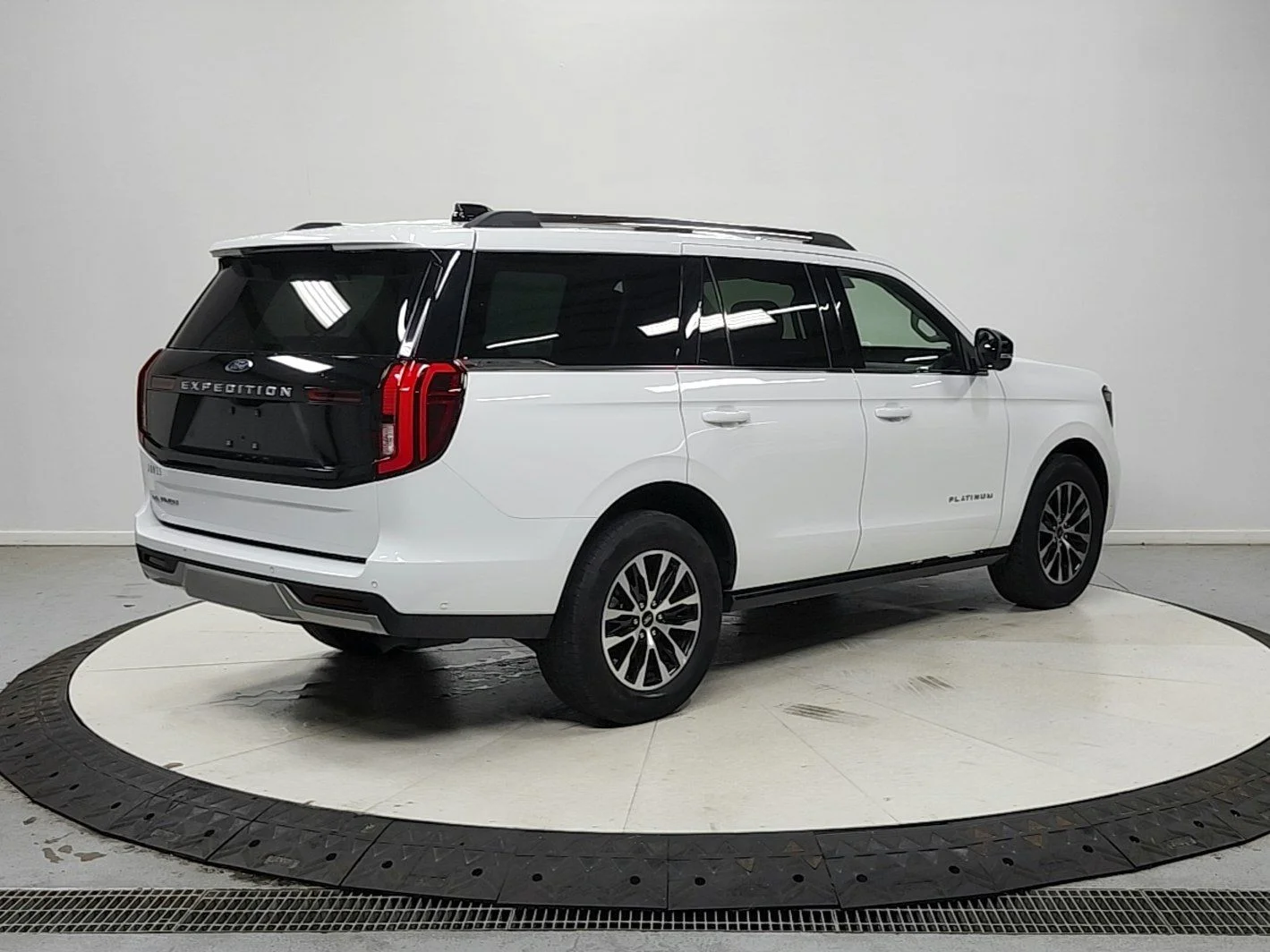 Used 2025 White Ford Platinum image 8