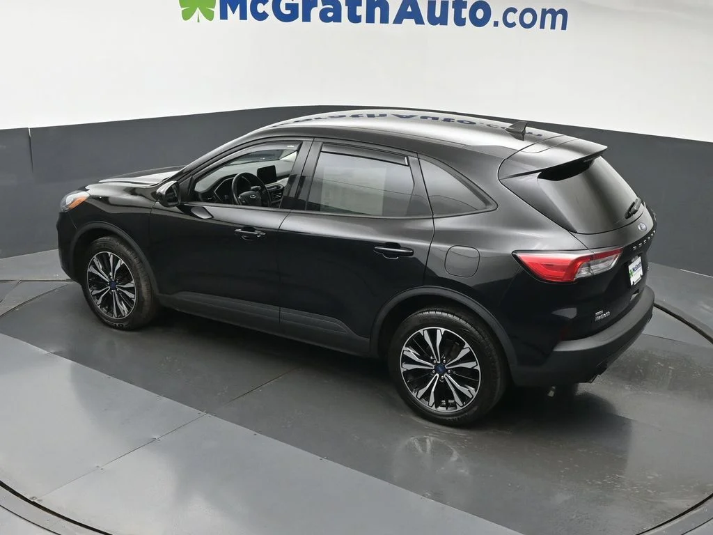 Used 2022 Black Ford SE image 25