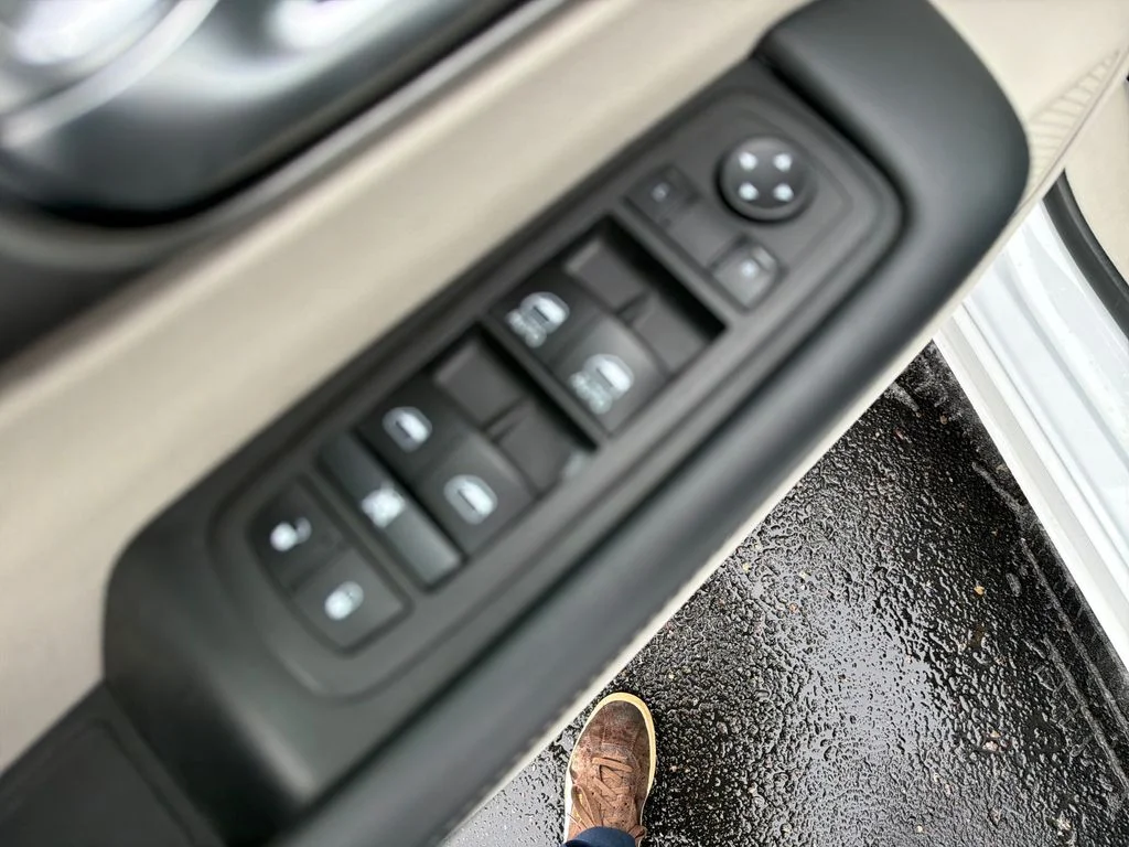 2023 Chrysler Pacifica Touring L - Photo 11