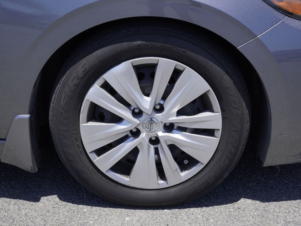 Used 2020 Gray Nissan S image 3