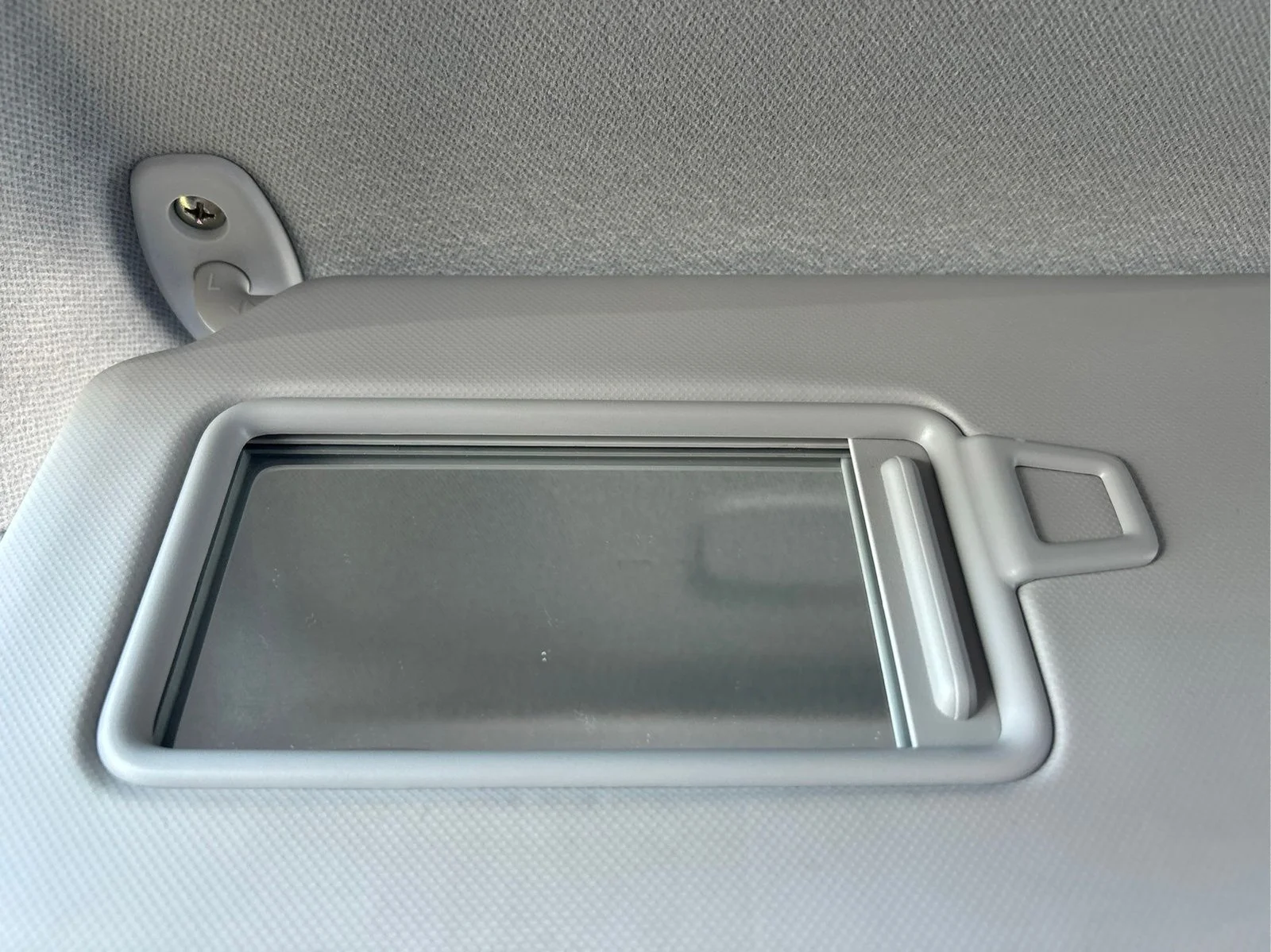 Used 2020 Sparkling Silver Kia LX image 34