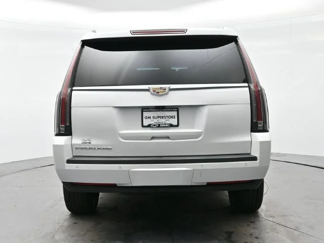 Used 2018 CRYSTAL WHITE TRICOAT Cadillac Luxury image 6