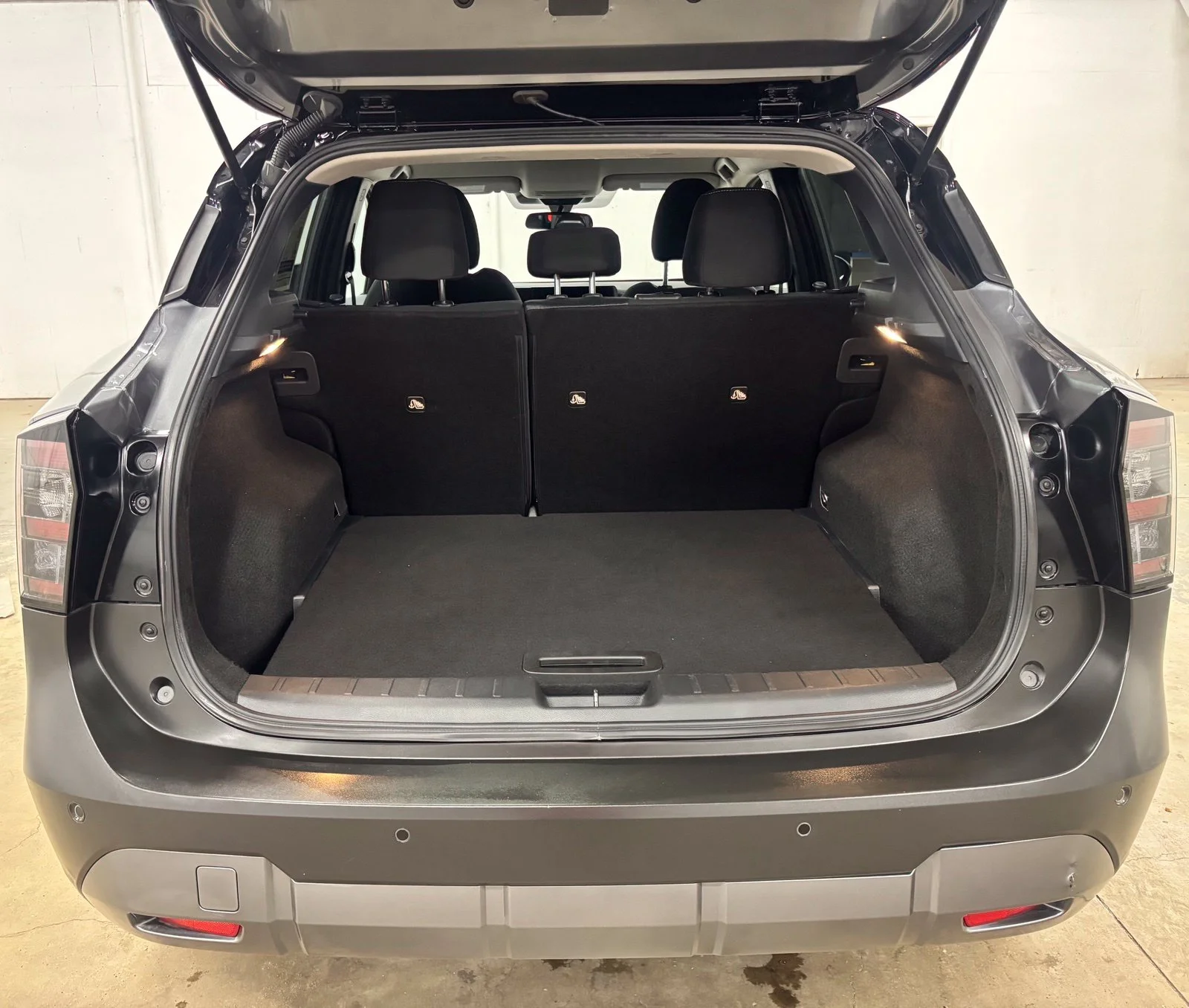 Used 2025 Gray Nissan SV image 26