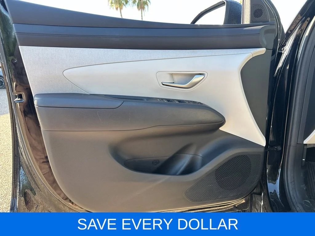 Used 2025 Black Hyundai SEL Convenience image 5
