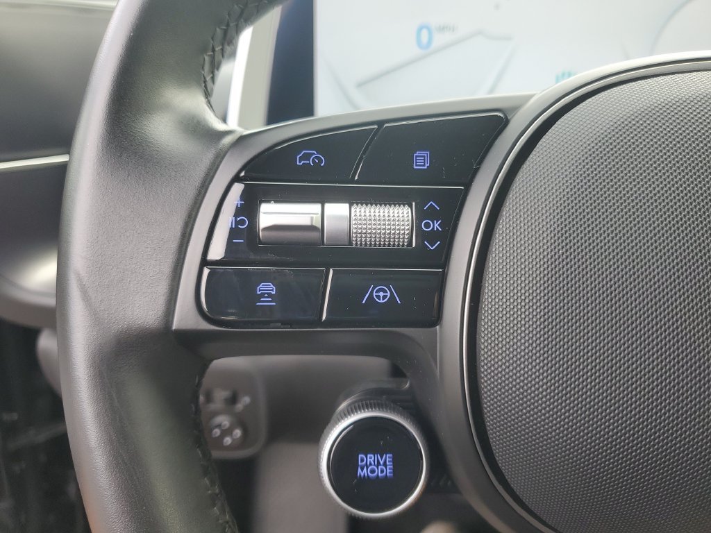 Used 2024 Black Hyundai SEL image 15