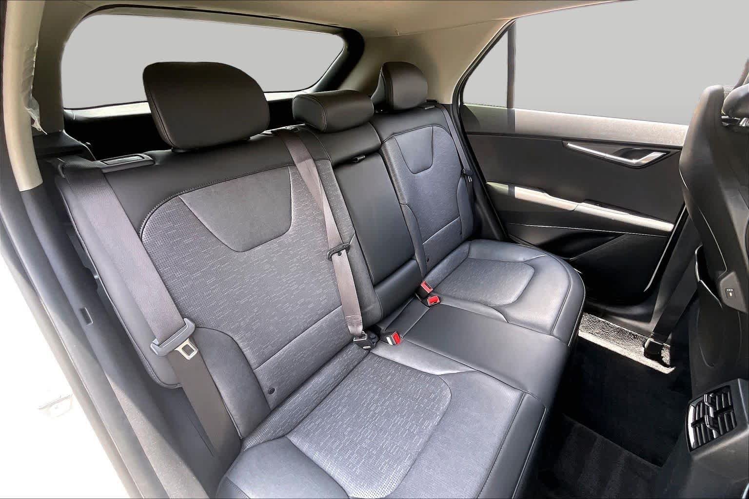 Used 2024 Snow White Pearl Kia SX Touring image 18