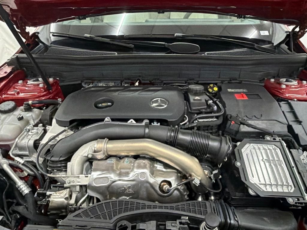 New 2026 MANUFAKTUR Patagonia Red Metallic Mercedes-Benz GLB 250 image 31