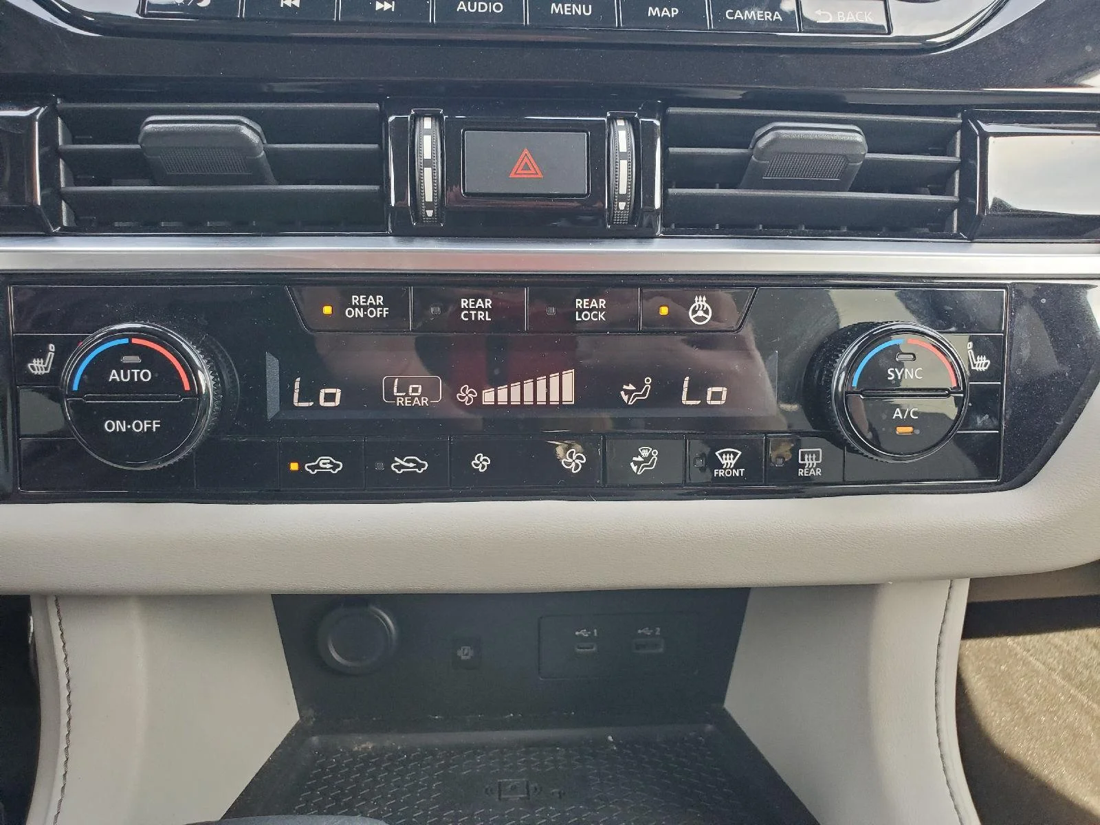 Used 2022 Pearl White Tricoat Nissan SL image 16