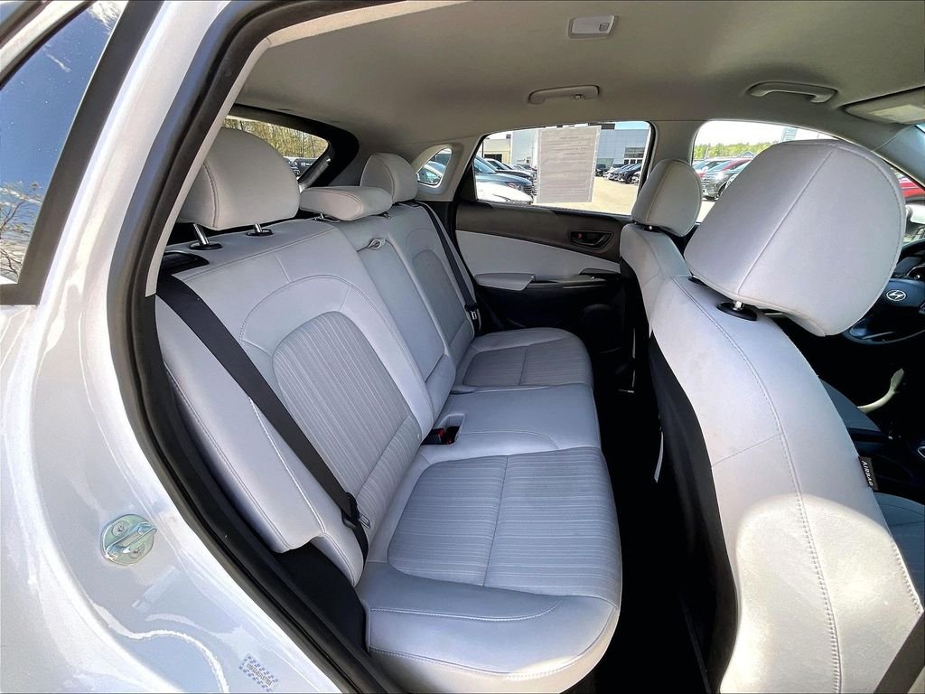 Used 2023 Lunar White Hyundai SEL image 14