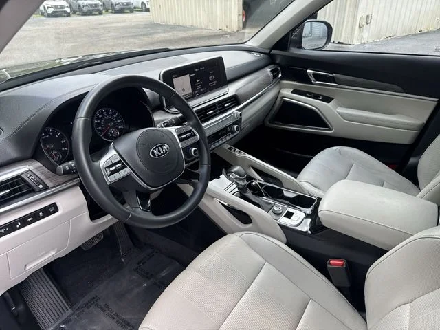 Used 2020 Green Kia EX image 18