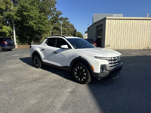 Used 2025 White Hyundai SEL image 3