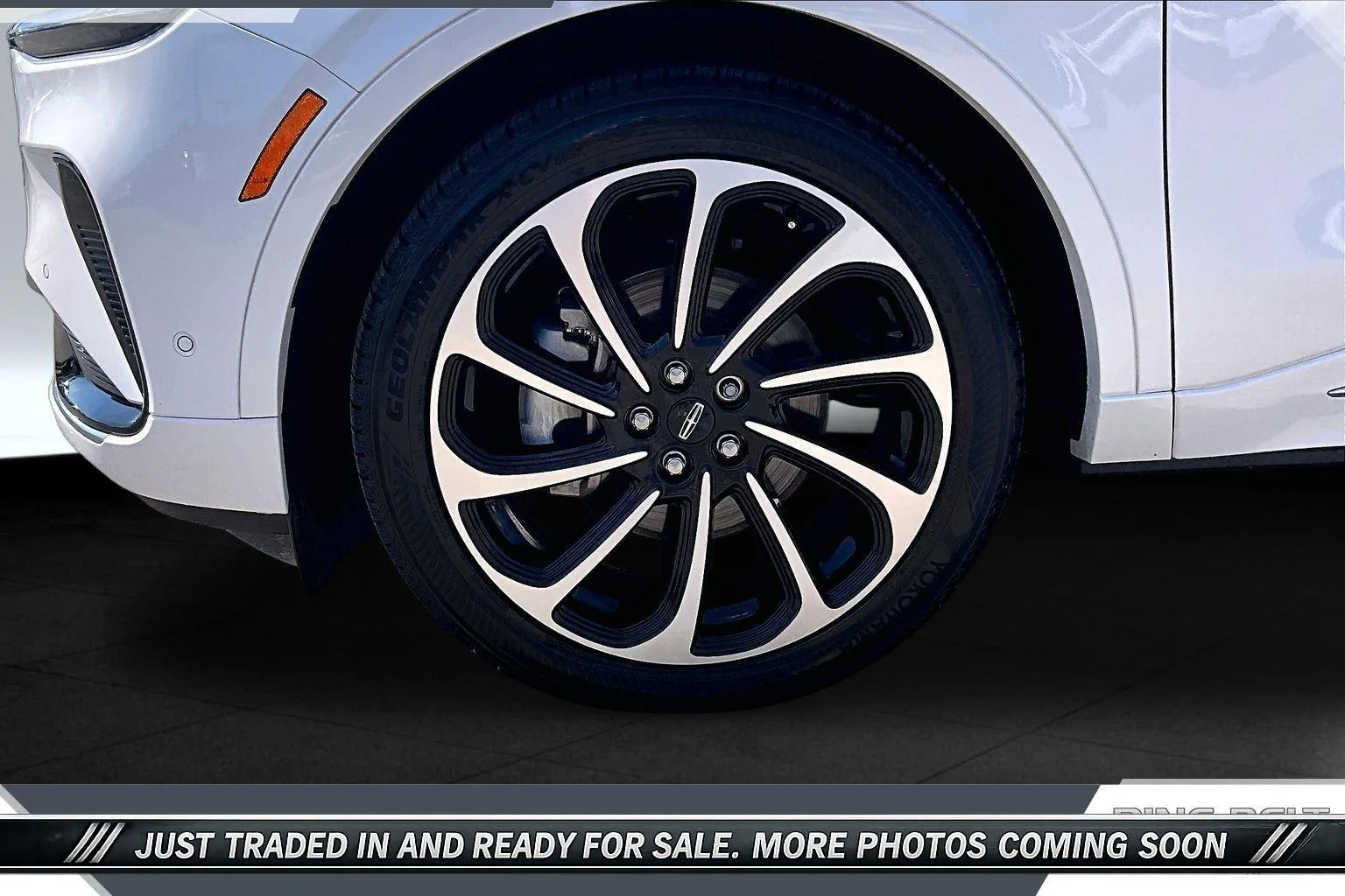Used 2024 White Platinum Metallic Tri-Coat Lincoln Black Label image 7