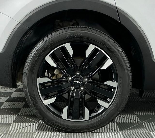 Used 2024 White Kia SX image 9