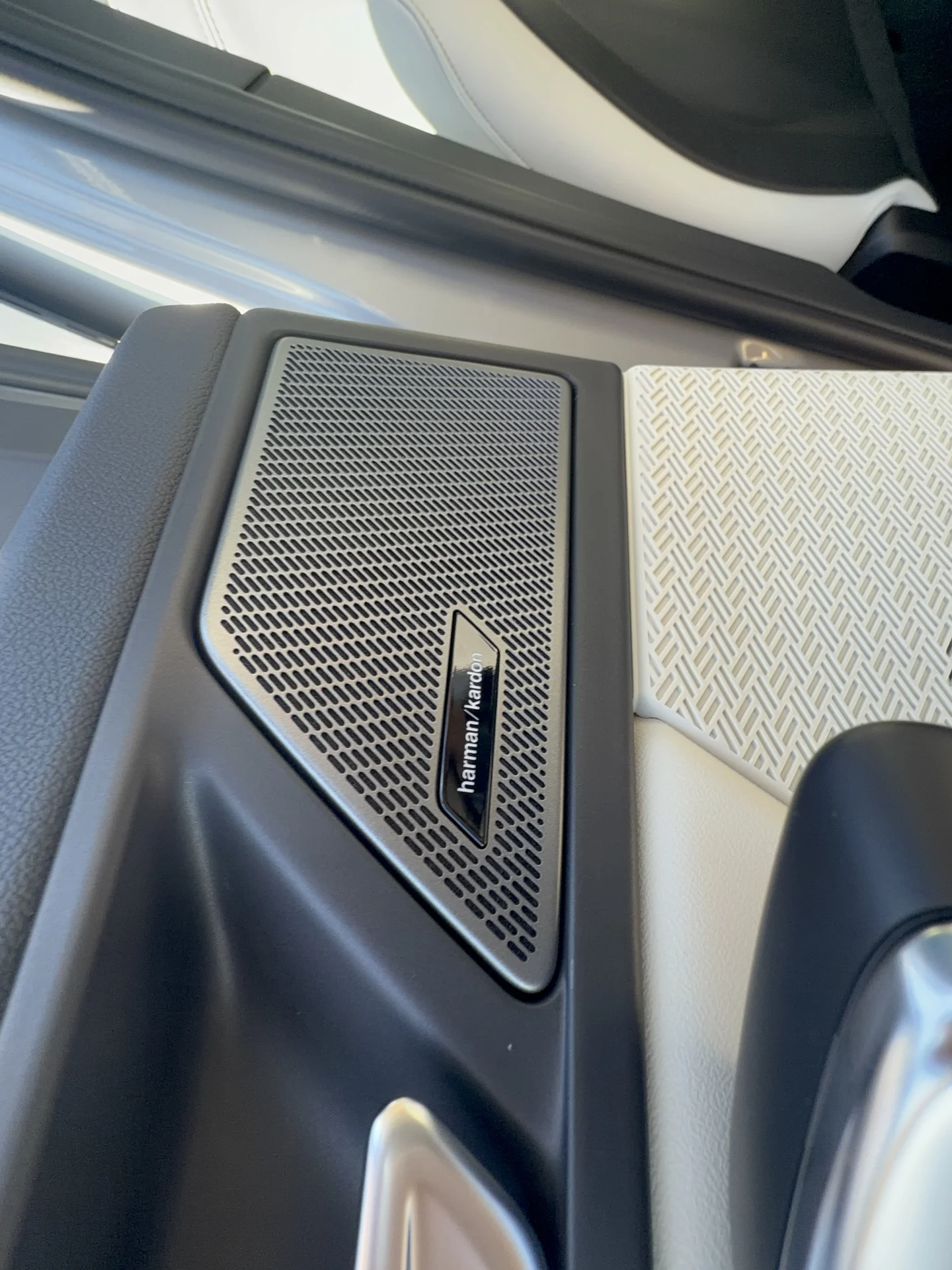 New 2026 Space Silver Metallic BMW xDrive28i image 20