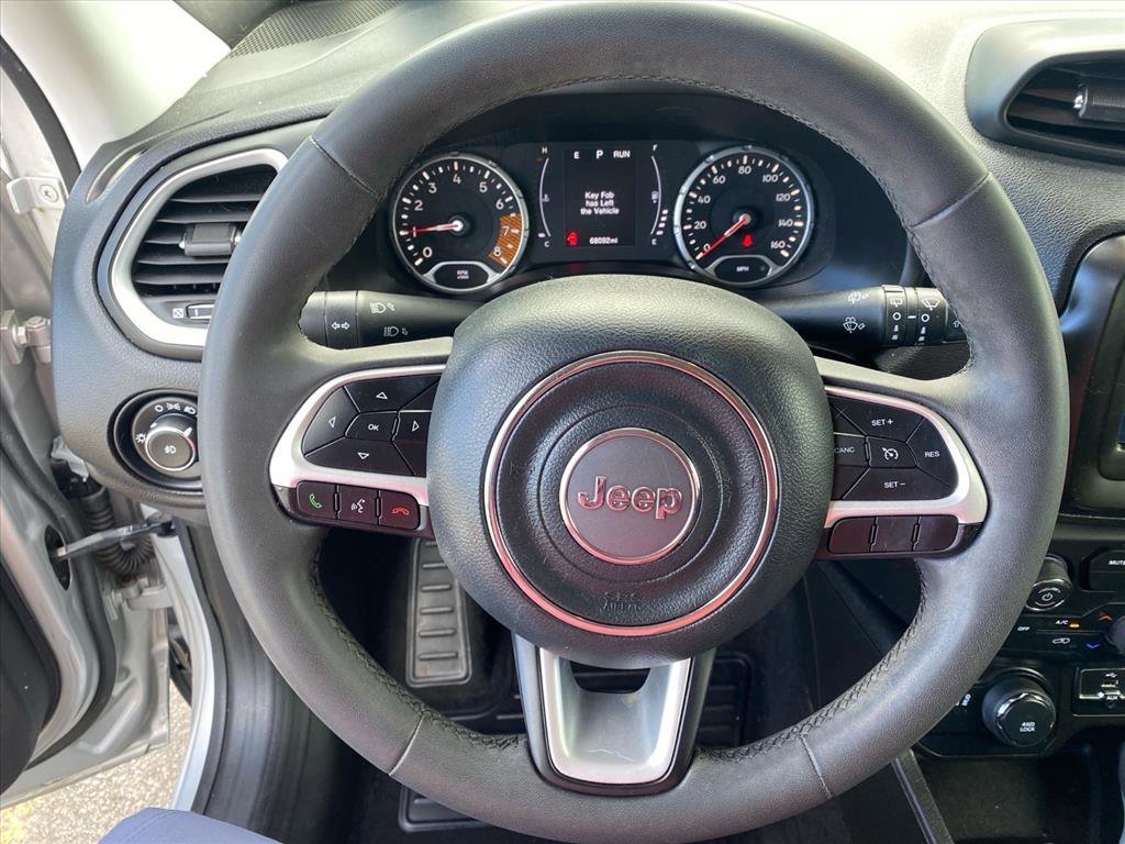 Used 2020 Glacier Metallic Clearcoat Jeep Latitude image 10
