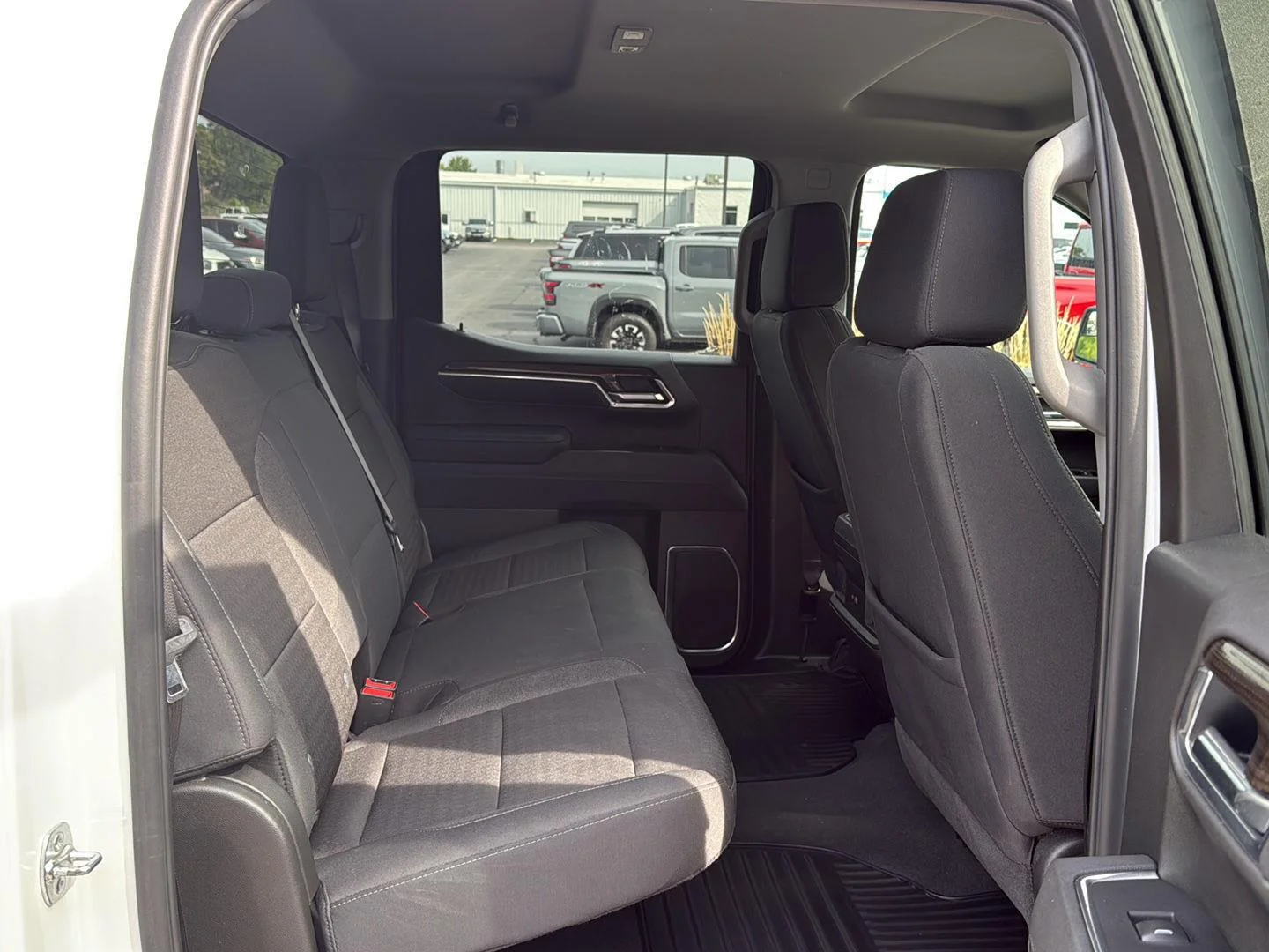 Used 2025 Summit White Chevrolet RST image 11